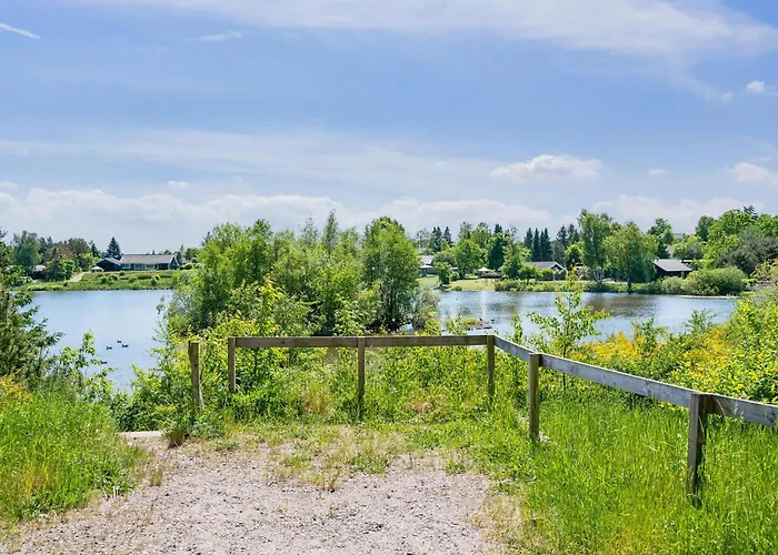 Well-furnished With Beautiful Views Of The And Countryside Close To Child-friendly Lyngsbaek And Only 10 Minutes From Hébergement de vacances *