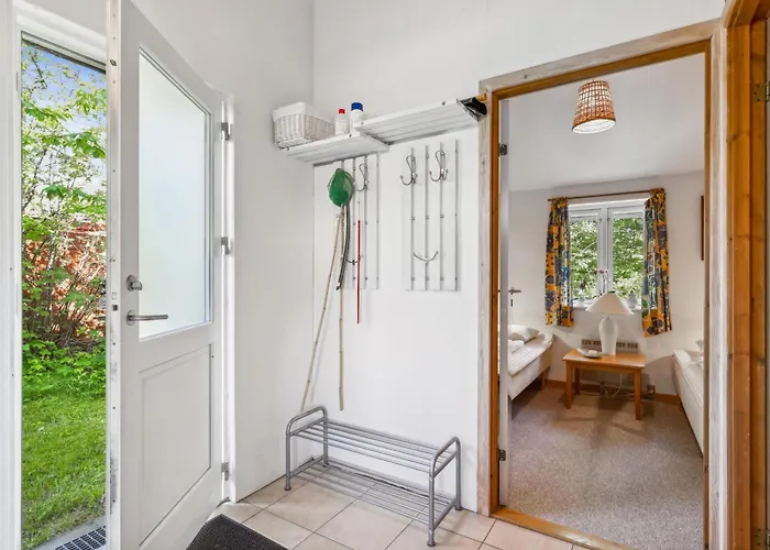 Well-furnished With Beautiful Views Of The And Countryside Close To Child-friendly Lyngsbaek And Only 10 Minutes From Ebeltoft